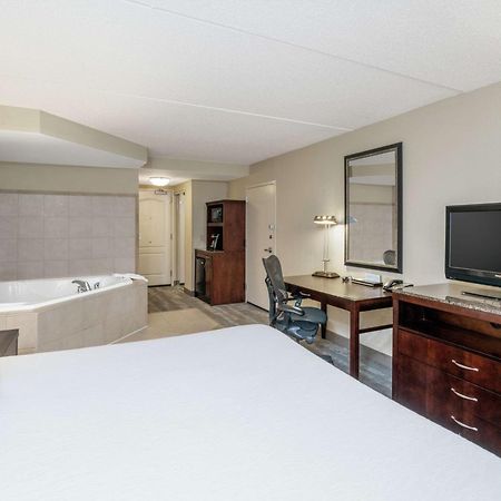 Hilton Garden Inn Richmond Airport Сендстон Екстер'єр фото