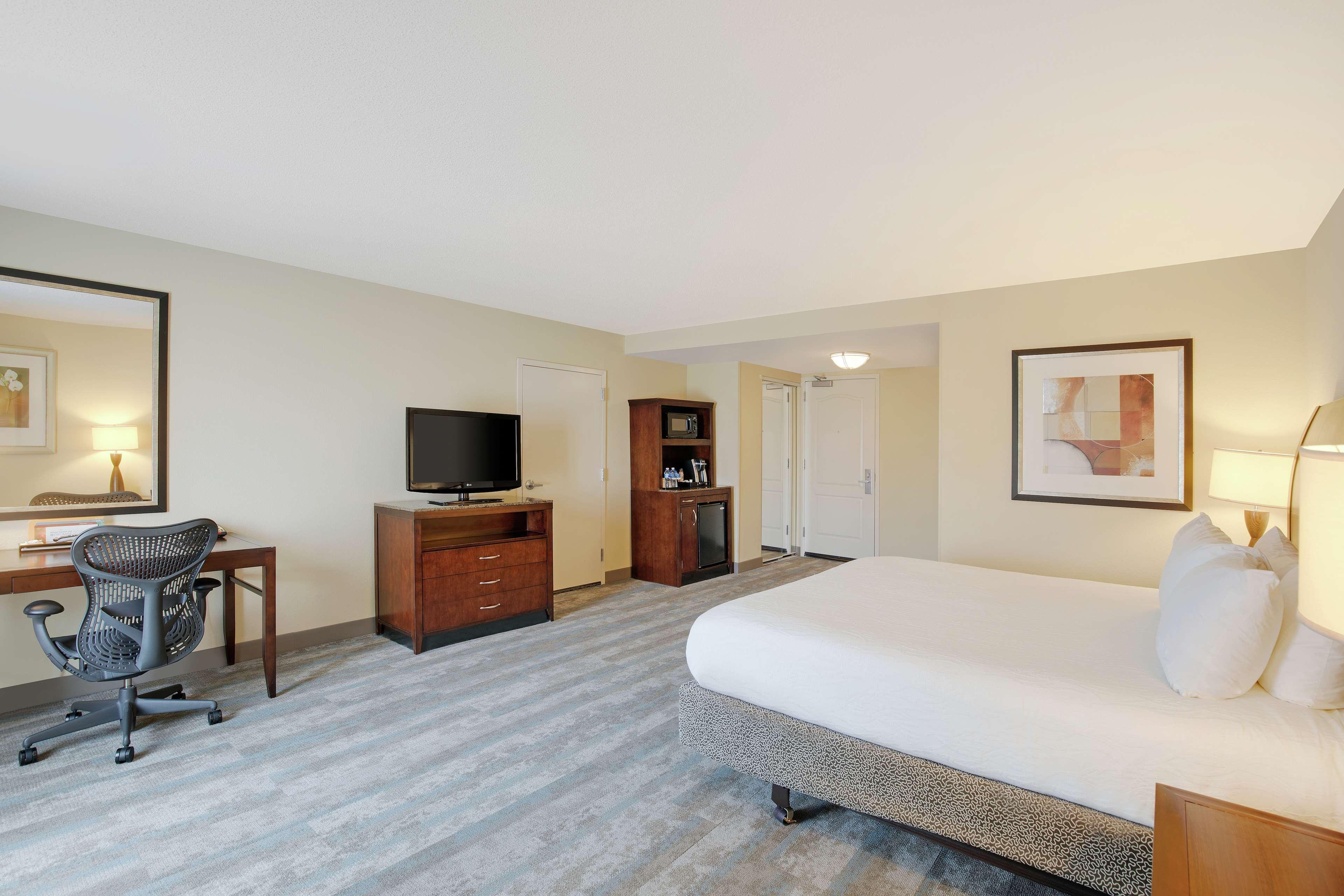 Hilton Garden Inn Richmond Airport Сендстон Екстер'єр фото