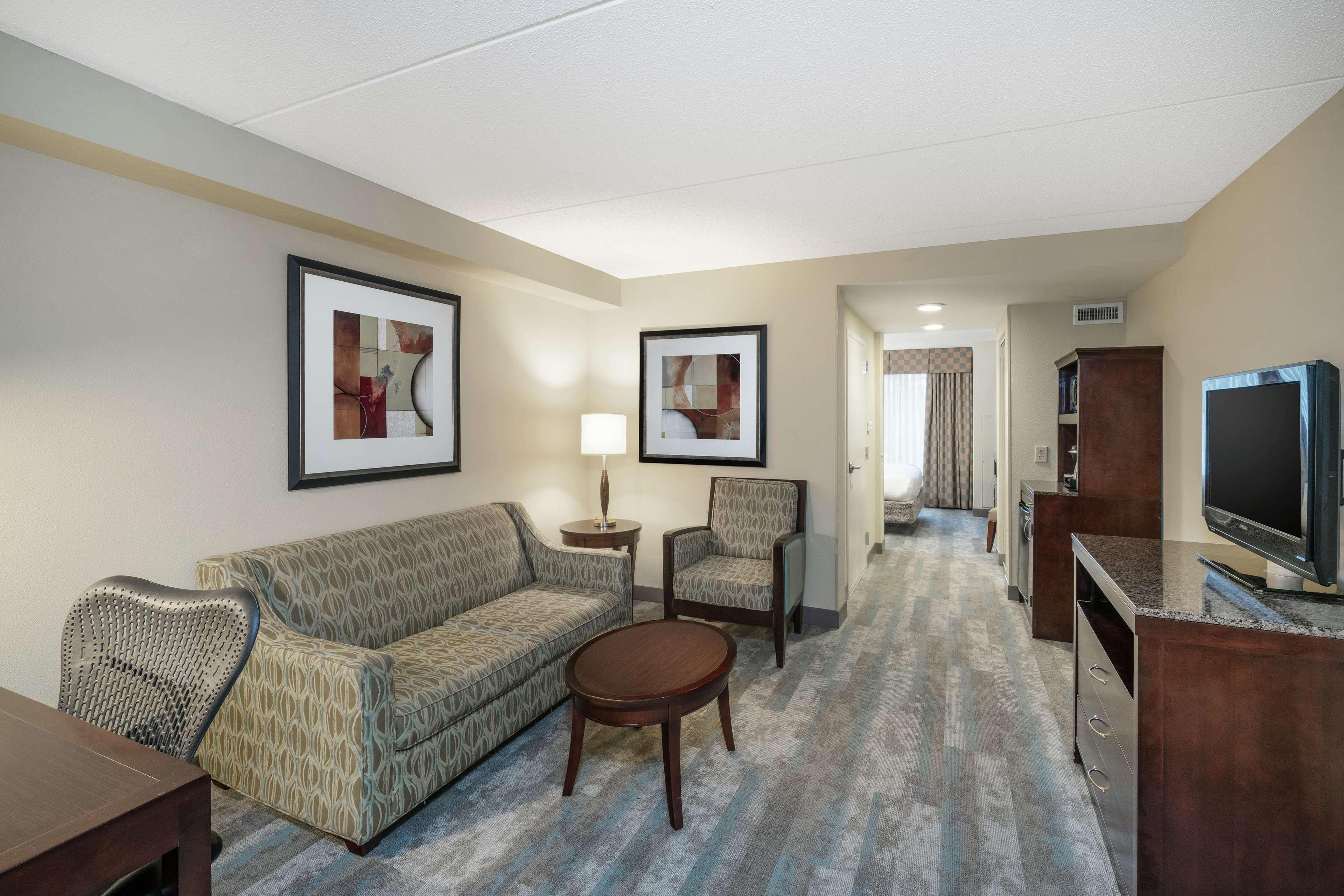 Hilton Garden Inn Richmond Airport Сендстон Екстер'єр фото
