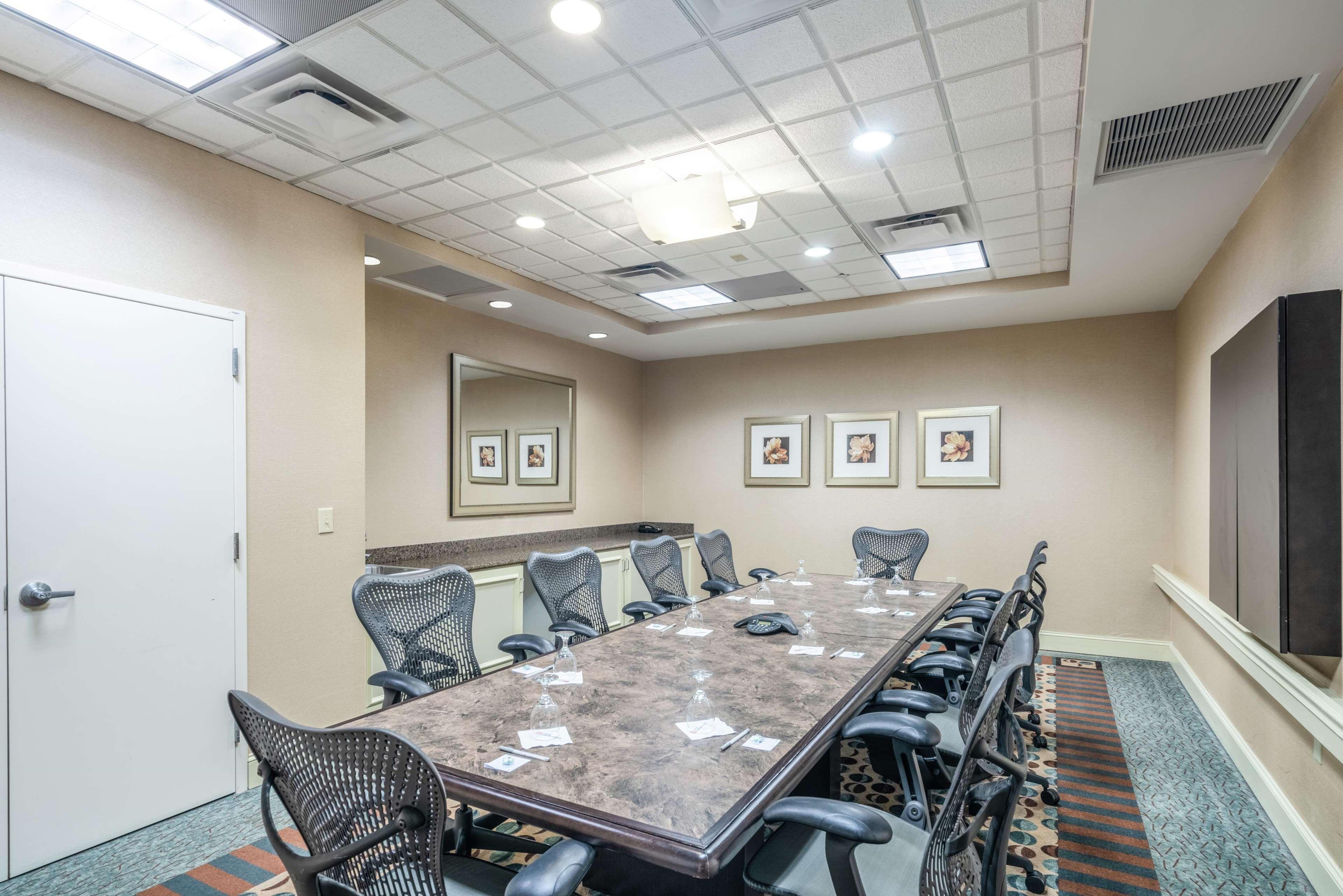 Hilton Garden Inn Richmond Airport Сендстон Екстер'єр фото