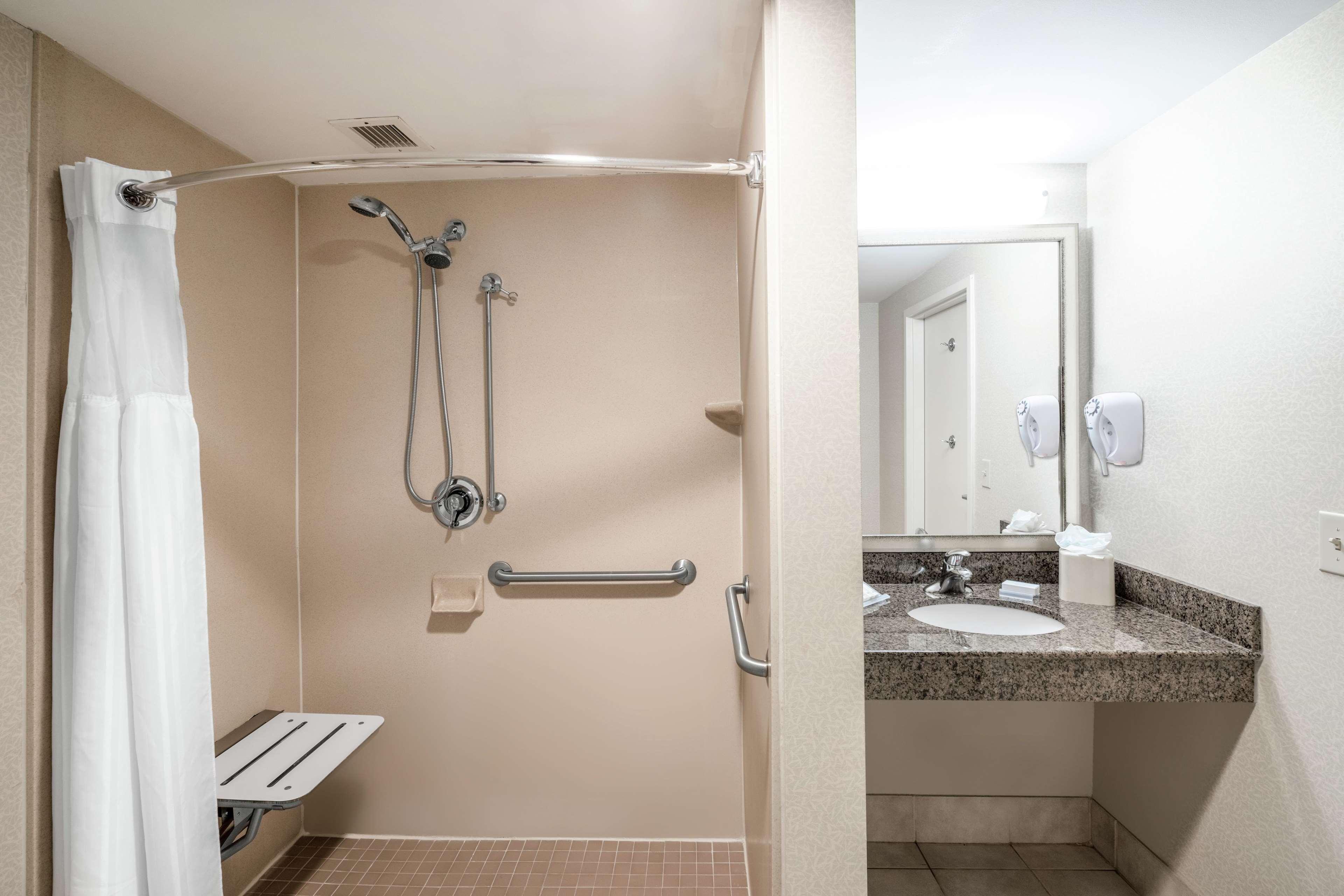 Hilton Garden Inn Richmond Airport Сендстон Екстер'єр фото