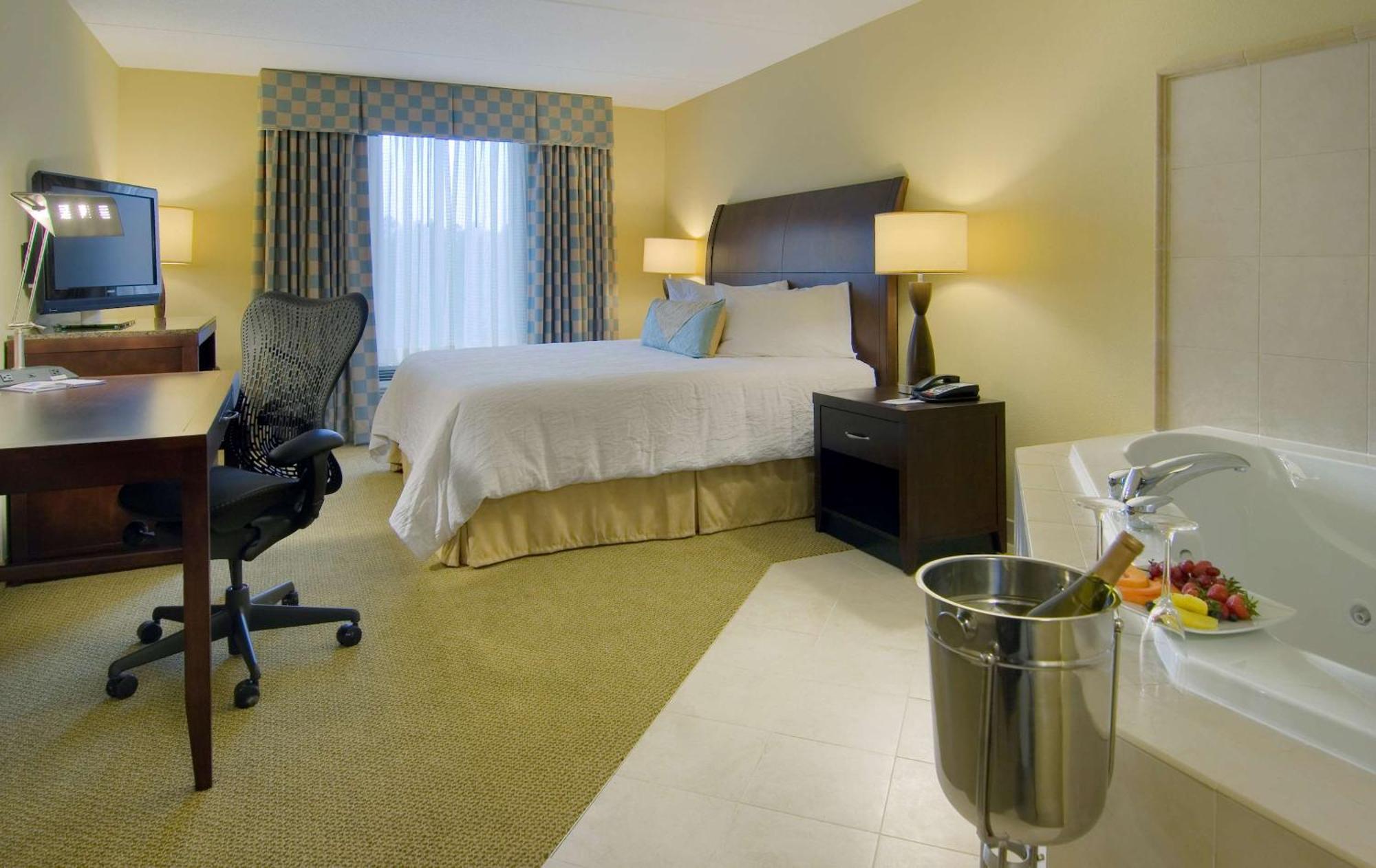 Hilton Garden Inn Richmond Airport Сендстон Екстер'єр фото