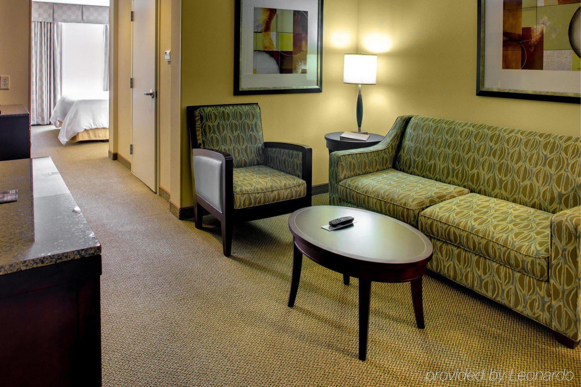 Hilton Garden Inn Richmond Airport Сендстон Номер фото